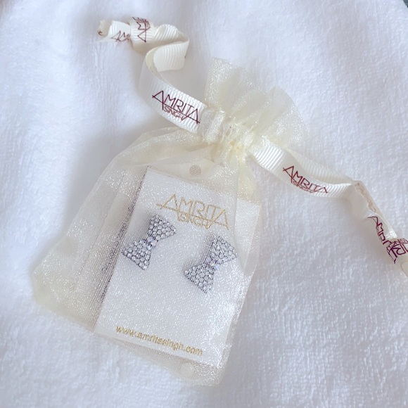 Amrita Singh Bow Tie stud earrings - Picture 4 of 4